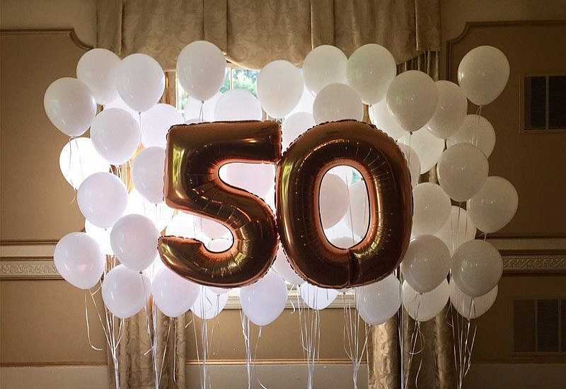 50 white balloons