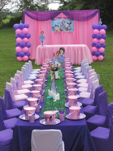 Outdoor Happy Birthday Décor