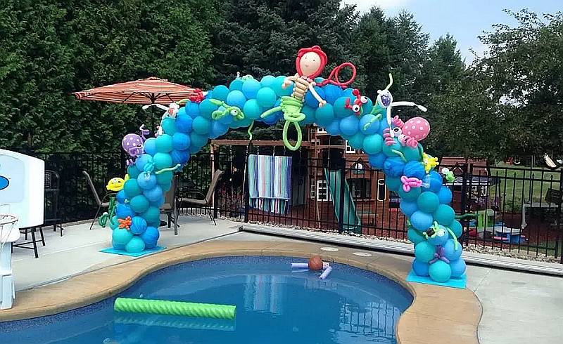 balloon arch diy pool party decorations