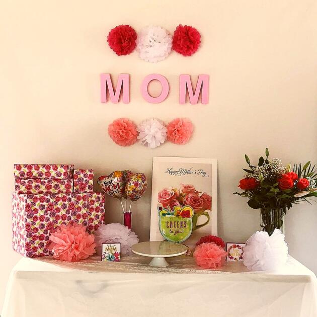 mom birthday decoration table