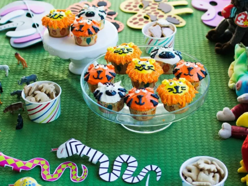 zoo birthday party cupcakes