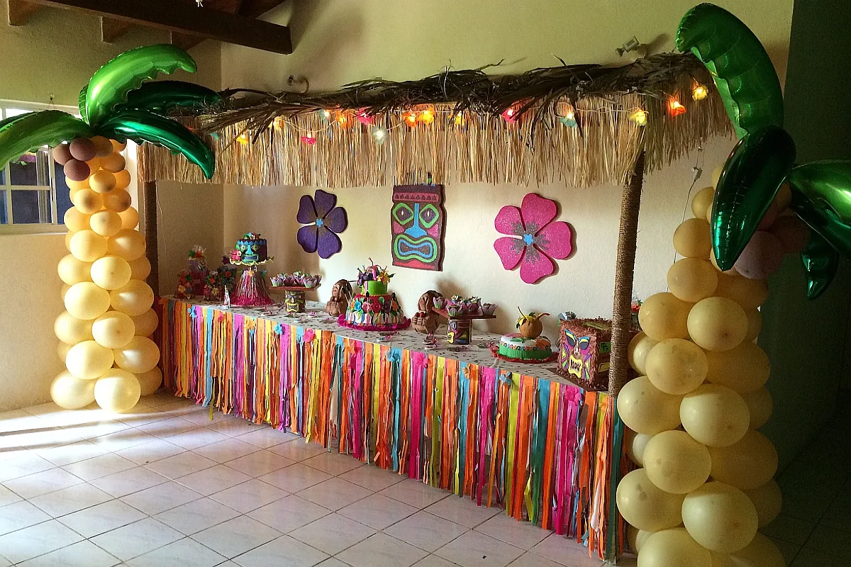 Hawaiian Table Decoration