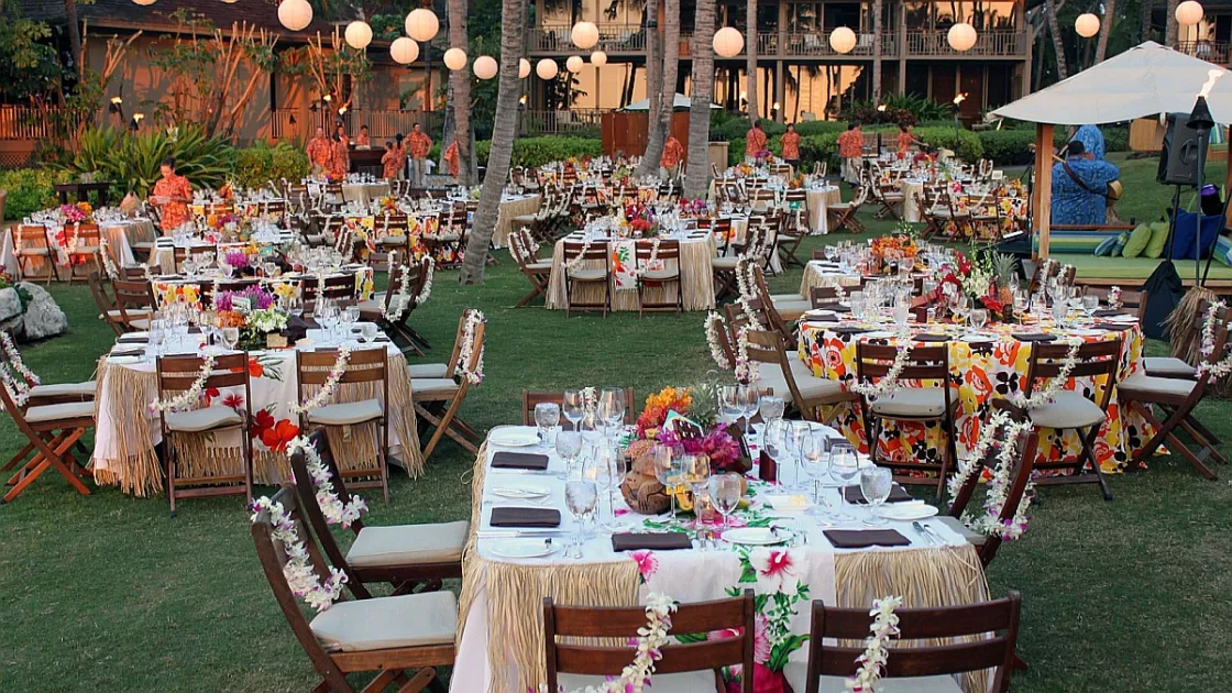 Tropical Hawaiian Party Decorations