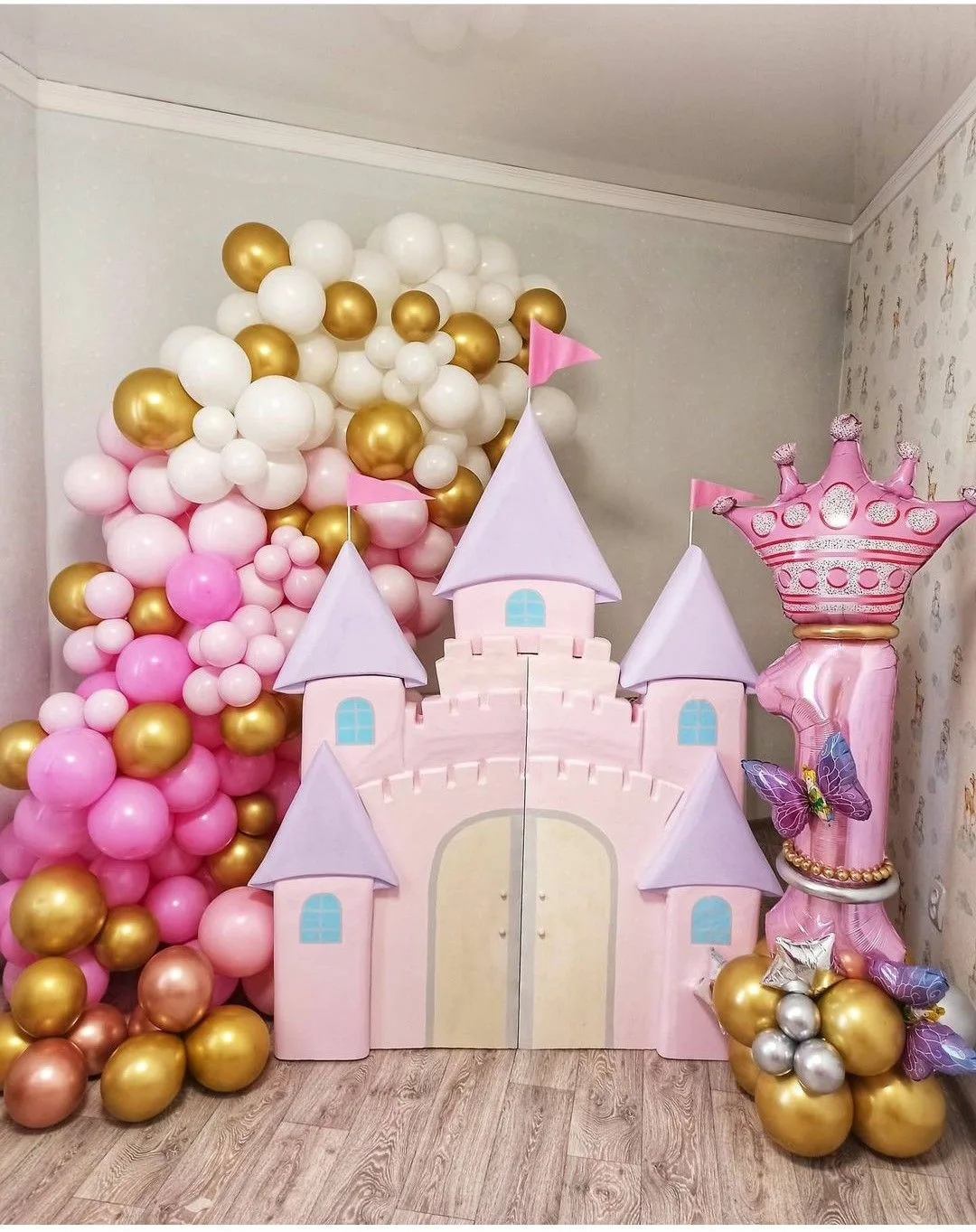Princess Peach Age Castle And Balloon Arrangement