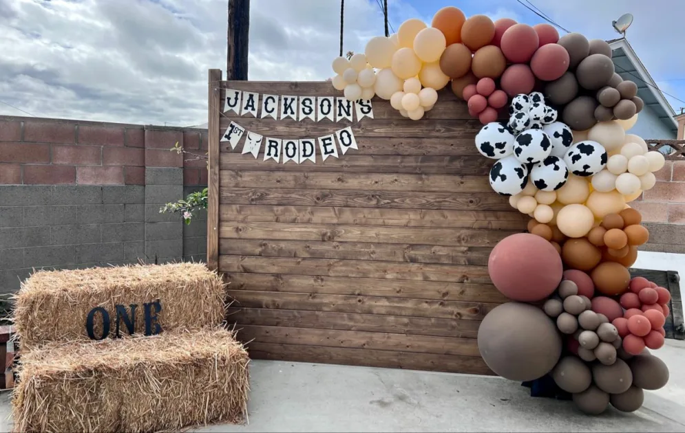 First Rodeo Birthday Party Wood Backdrop And Balloon Arches With Cahir Made Of Hay