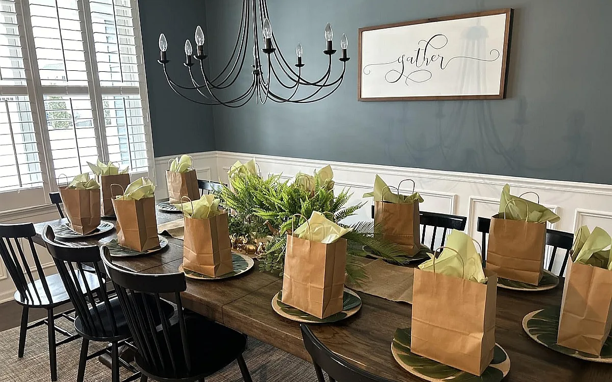 Summer Tablescapes Paper Bags Favor Gifts And Greenery Centerpiece